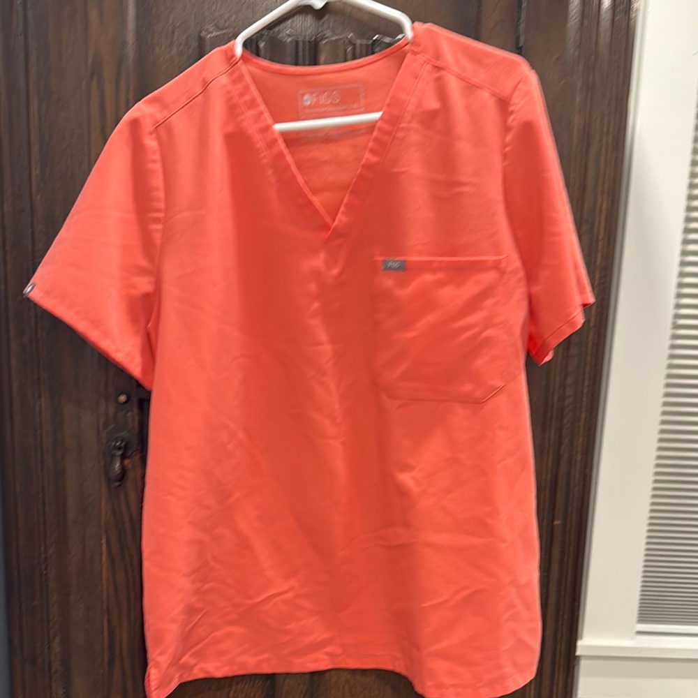 Figs Catarina Technical Collection V-Neck Shirt Scrub Top Hot Coral PO #1758